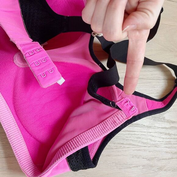 BUY 1 GET 1 FREE 32c Victoria’s Secret hot pink sports bra - Picture 4 of 12